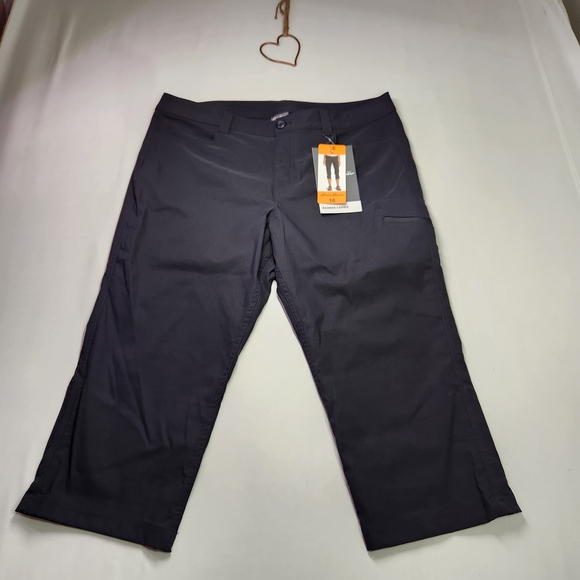 Eddie Bauer Pants - ⭐️NWT Eddie Bauer Rainier Capris – Size 16 – 94% Nylon – Spring Essential